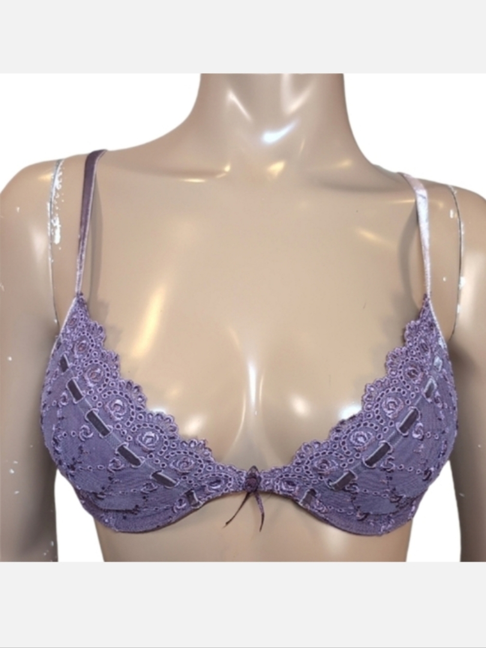 Triumph Purple Lace Bra Womens Size 38B Velvet Ribbon Scalloped Underwire Plunge